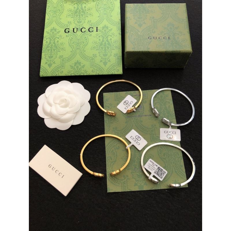 G*u*i bracelets